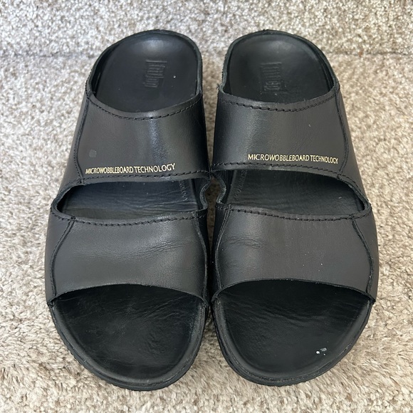 FitFlop Black leather sandals. Microwobbleboard Technology. Size 7. Gold details - Picture 3 of 12